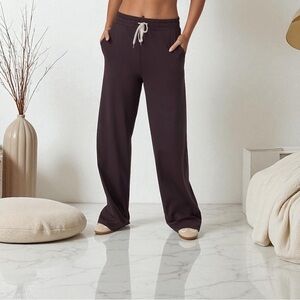 Women’s Vuori Wideleg Essential Pants